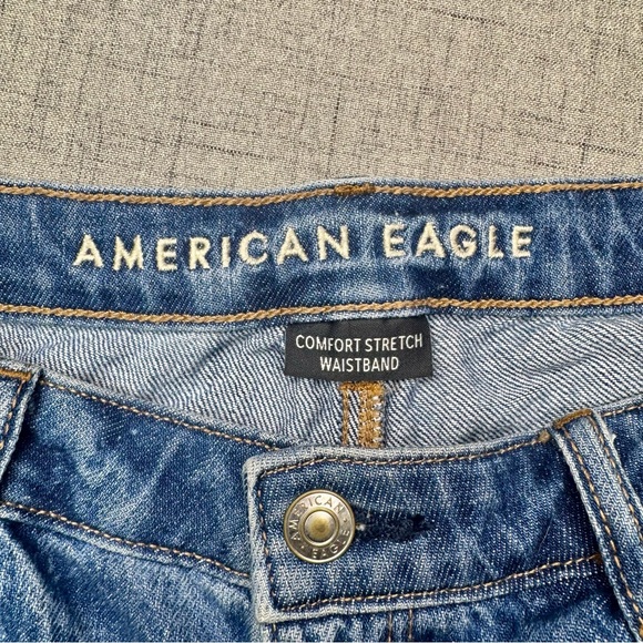 American Eagle Mom Jean Shorts Distressed Ripped Denim Size 14 - Picture 6 of 8